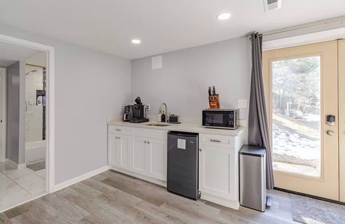 Fairland Apartment | Charming and quiet apartment in newly renovated home in Silver Spring
