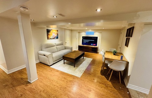 Brampton House | Charming and Spacious 2-Bedroom Retreat - Perfect for Relaxation or Adventure!