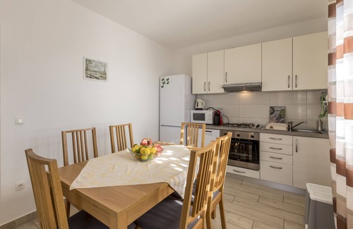 Okrug Gornji Apartment | Charming apart.sa Terasom,250m od Mora,Parking,Wi-Fi,Roštilj,4 zvjezdice*