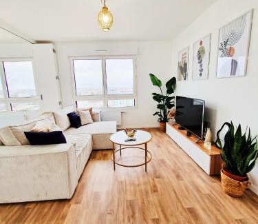 Ivry-port Apartment | CHARMING APARTMENT WITH PANORAMIC SEINE RIVER & EIFFEL TOWER VIEWs