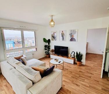 Ivry-port Apartment | CHARMING APARTMENT WITH PANORAMIC SEINE RIVER & EIFFEL TOWER VIEWs