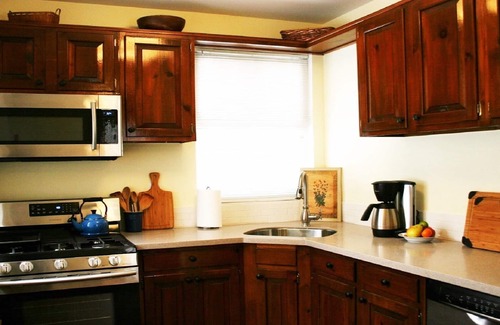 Town of Ramapo Cottage | Charming Apartment - Hike from your doorstep