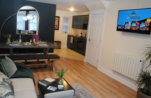 Bantry Apartment | Charming apartment in the centre of Bantry town with a shared courtyard.