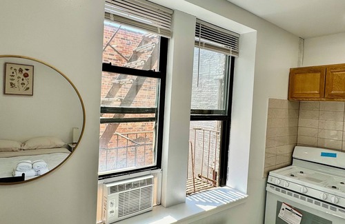 Dyker Heights Apartment | Charming apartment in fantastic Brooklyn with WiFi, AC