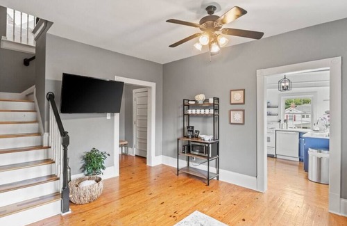 Southwest Raleigh Apartment | Charming Apartment on Popular Glenwood South