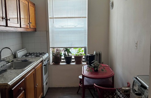 East Flatbush Apartment | Charming apartment with Heat &AC and WiFi in fantastic city