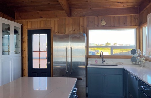 Ferndale Cottage | Charming beachfront cottage w/sweeping views of San Juan Islands with WiFi, AC