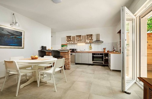 Rogac Villa | Charming beachfront villa with pool