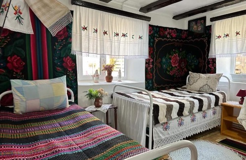 Moldova Bed & Breakfast | Charming bed & breakfast in fabulous Băcioi with WiFi, AC
