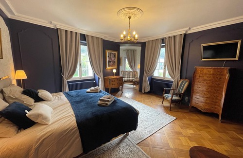 Saint-Genest-Lerpt Bed & Breakfast | Charming bed and breakfast in a château with breakfast included