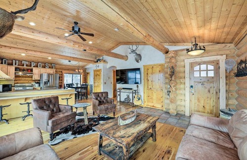 Bedford House | Charming Bedford Cabin with Private Hot Tub!