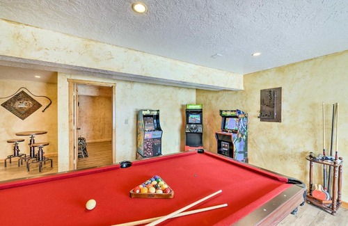 Bedford House | Charming Bedford Cabin with Private Hot Tub!
