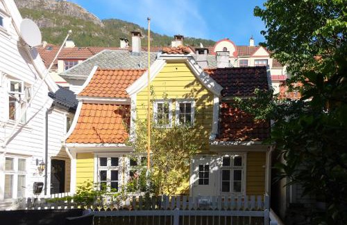 Sandviken Apartment | Charming Bergen house, rare historic house from 1779, Whole house