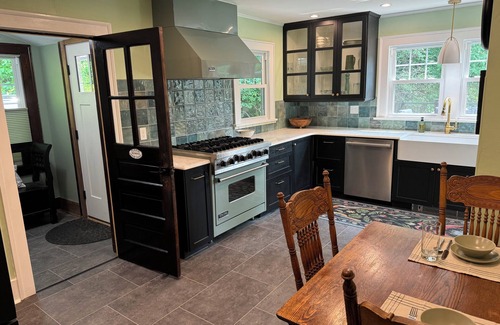 Glendale House | Charming Berkshire Farmhouse: Your Cozy Retreat Awaits!