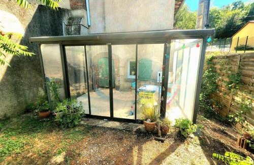 Ayguesvives Apartment | Charming brickyard cottage near a lock