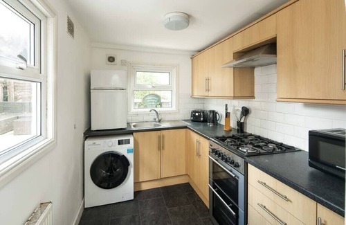 Brixton Hill Apartment | Charming Brixton Flat with Patio and Modern Comforts