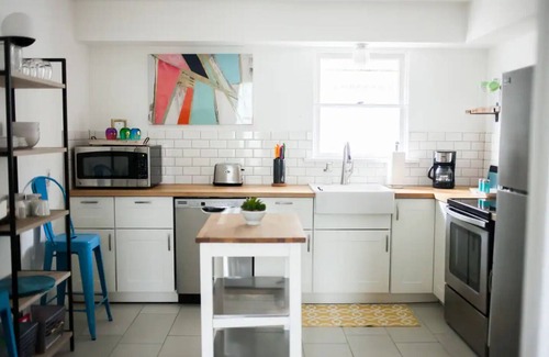 Palisade House | Charming Bungalow in the Heart of Town- Family Friendly/2 Bikes/Firepit!