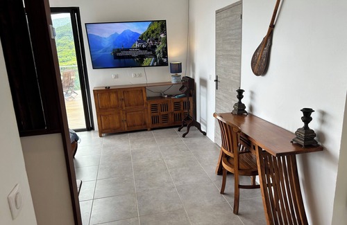 Punaauia House | Charming bungalow room Tahiti in fabulous Puna'auia with WiFi, AC