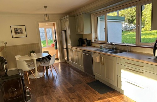 Terryglass House | Charming bungalow with WiFi in Terryglass - 3 bedrooms