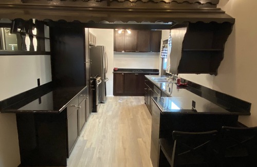 Burbank Cottage | Charming Burbank Cottage!