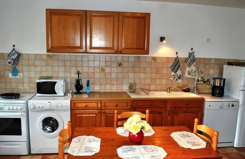Chemille-sur-Indrois Cottage | Charming Cottage in Touraine: Fireplace, Garden, Near Zoo & Castles, Pet-Friendly
