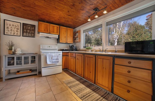 South Bruce Peninsula Cottage | Charming Cottage on the River