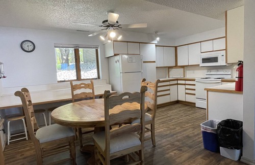 Alexandria Cabin | Charming Cabin on Crystal-Clear Lake Latoka!