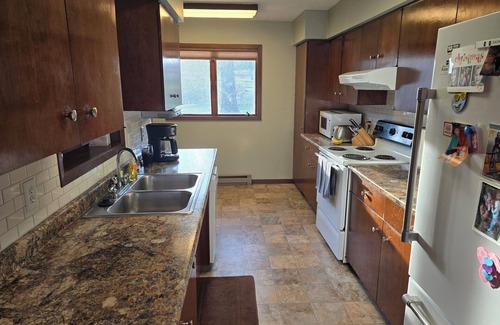 Coatsville House | Charming Cabin on Private Pond – 2 Miles from Lake Rathbun, Southern Iowa