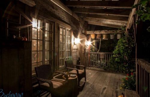 Bellevue House | Charming Cabin Rental with a Hot Tub near Cedar Point and Lake Erie in Ohio