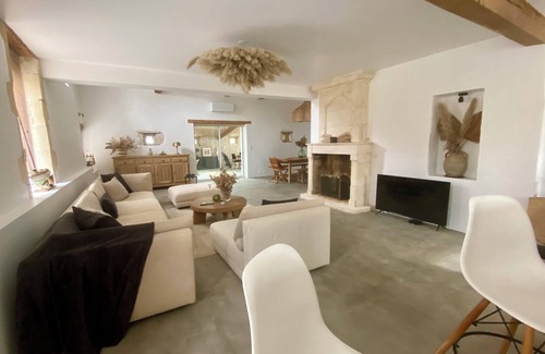 Saint-Sulpice-de-Royan House | Charming CHARENTAISE of 250 m2 in Royan, ideal for 3 families