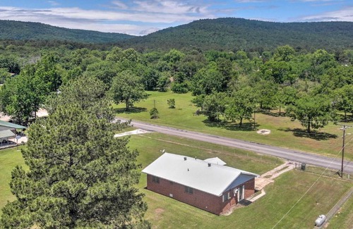 Clayton House | Charming Clayton Home about 4 Mi to Sardis Lake!