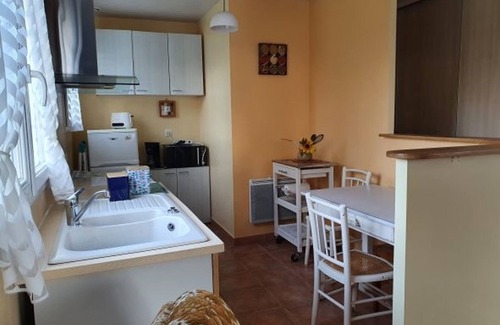 LʼAiguillon-sur-Mer House | Charming Coastal House, 600m to Beach, Sleeps 6, Pet-Friendly