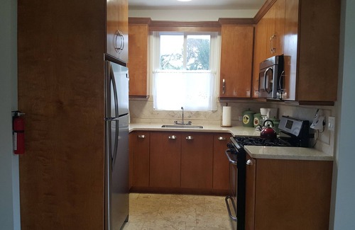 Southampton Cottage | Charming , Comfortable Cottage Near Amenities