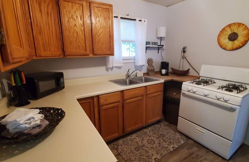 North Central Columbia House | Charming, comfy home close to downtown and all colleges!