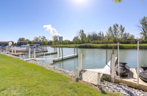 Oak Harbor Apartment | Charming Condo on Lake Erie with Community Pool