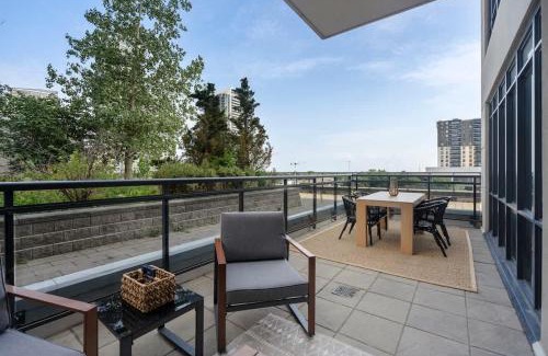 Islington - City Centre West Apartment | Charming Condo with Private Terrace in Etobicoke