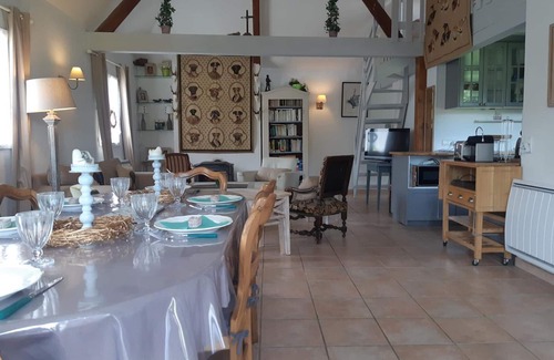Toulon-sur-Allier Cottage | Charming Cottage Near Nature Reserve with Modern Comforts, Fireplace, and Scenic Garden