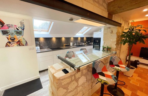 Savigny-en-Veron Cottage | Charming cottage with heated pool, AC and WiFi in Loire