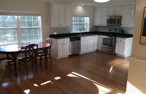 Savannah Cottage | Charming Cottage - Completely Renovated. Close To Downtown Savannah And Tybee