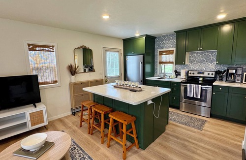 King Cottage | Charming Cottage conveniently located in Waupaca