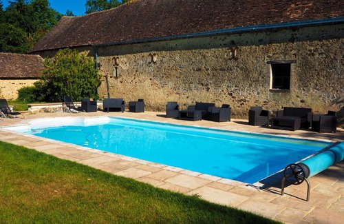 Le Tronchet Cottage | Charming Cottage in Castle Park with Heated Pool, Horse & Pet Friendly, Enjoy Apéros and Park Tours