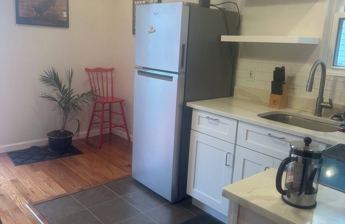 Kenner - Louis Armstrong International Airport Cottage | Charming cottage in Kenner with AC and WiFi. Enjoy your stay
