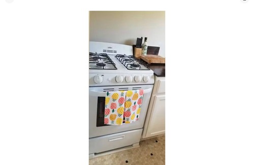 Gay Cottage | Charming cottage in lovely LeRoy with WiFi and AC