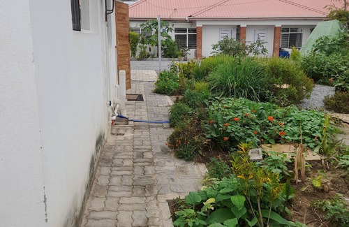 Cathedral Hill Cottage | Charming cottage in Lusaka located 5 minutes from Airport with AC, and Wi-Fi.