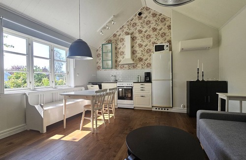 Hoviksnas House | Charming cottage in Höviksnäs just 500m from the sea | SE09116