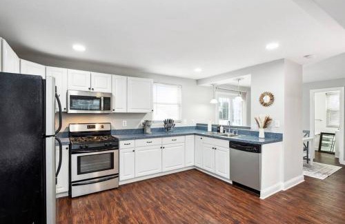 Ellicott City Apartment | Charming Cottage in Central Location*Near BWI*