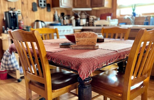 Hubbardton Cottage | Charming cottage located on peaceful Lake Bomoseen