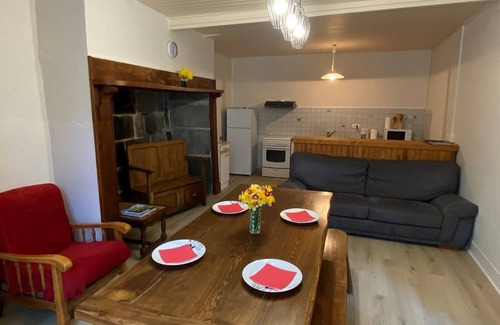 Drugeac Cottage | Charming Cottage Near Salers: BBQ, Garden, Pets Welcome, WiFi, Sleeps 4