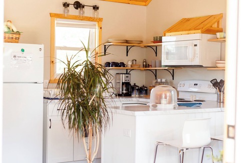 Points Cottage | Charming Cottage on 15 Acre Farm near Romney, WV