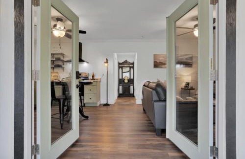 Montgomery House | Charming Cottage on 7 acres with Pond